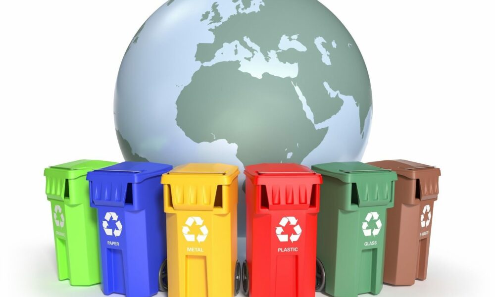 Cresc amenzile pentru aruncarea gunoaielor! Primăriile vor primi noi obligații pentru reciclare