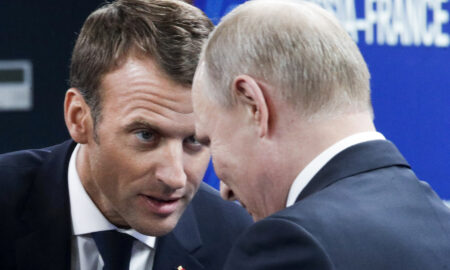 Macron dorește să aibă „un contact direct” cu Vladimir Putin, cu privire la situația centralei nucleare Zaporojie