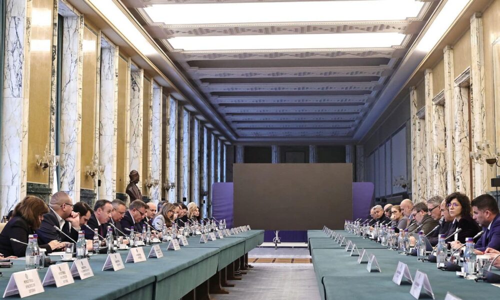 Guvernul a bătut palma cu patronatele și sindicatele! Cu cât va crește salariul minim brut din 2023