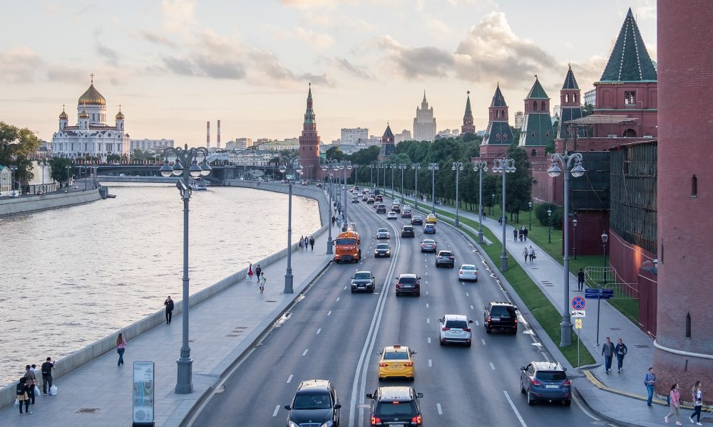 Au rămas în pană! Rusia importă mii de mașini second hand din Japonia