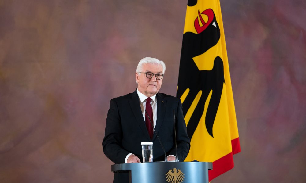 Scandal în Germania! Nemții vor fi obligați să muncească un an în folosul comunității