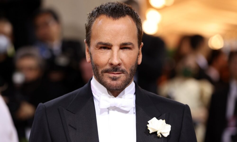 Direct în clasa miliardarilor! Designerul Tom Ford câștigă o sumă colosală în urma vânzării propriului brand de modă
