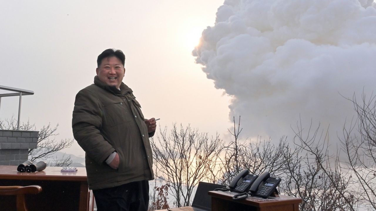 Kim Jong Un trece la fapte! Coreea de Nord lansează rachete balistice spre mare, în largul coastei de est
