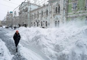 FOTO: Moscova, acoperită de ninsoare! „Apocalipsa de zăpadă” a blocat mare parte a orașului
