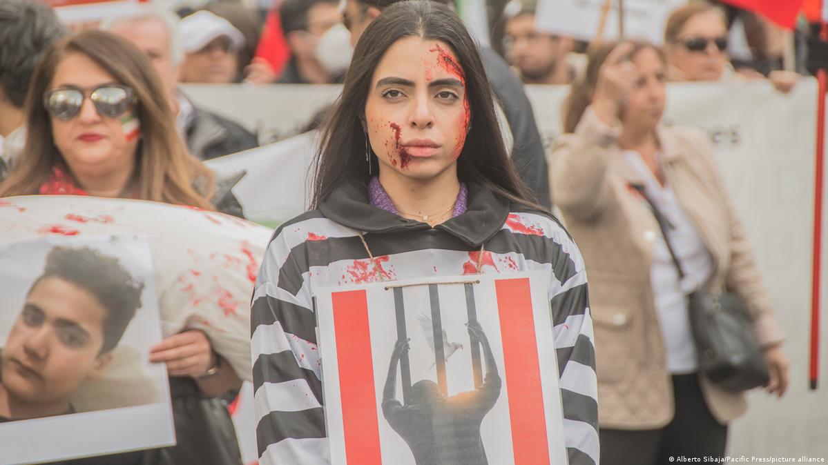 Sute de femei au fost omorâte în Iran ca urmare a protestelor în numele activistei Mahsa Amini, sursă foto CNN