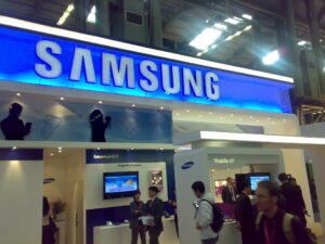 Samsung comp sursa: Wikimedia Commons