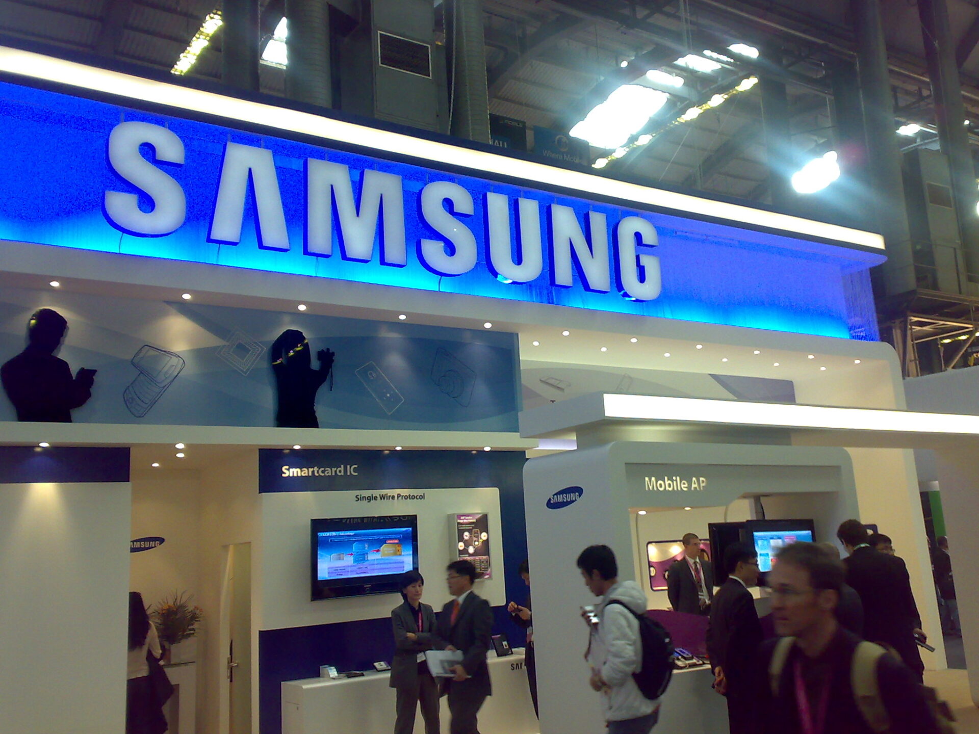 Samsung comp sursa: Wikimedia Commons