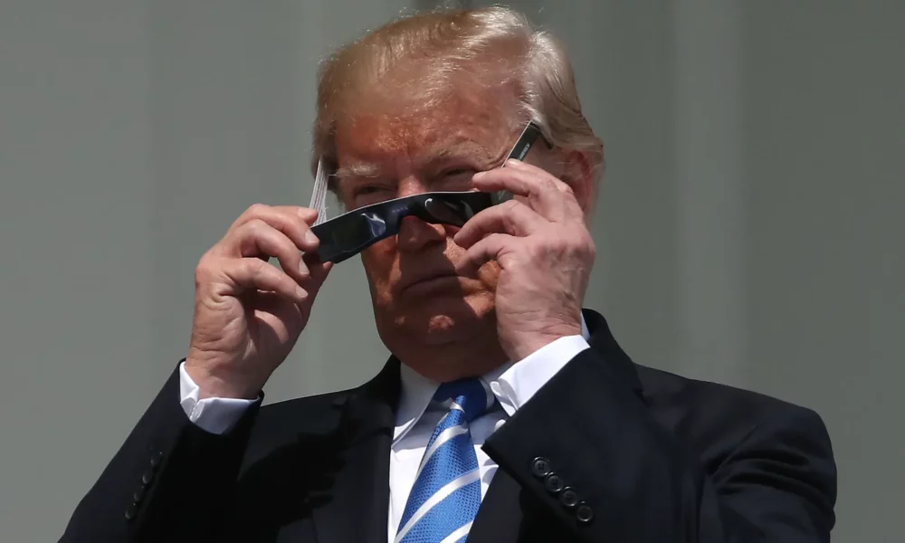 Donald Trump nu mai are liber la declarații. Cine îi dă cuvinte cu rația