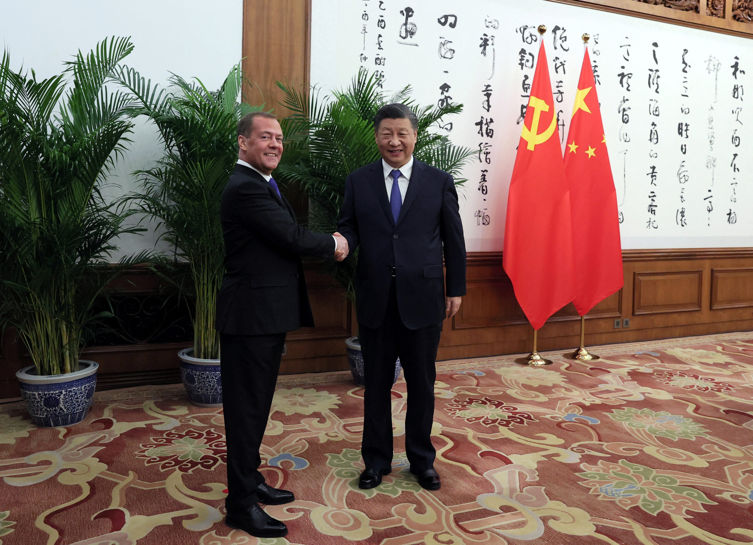 Medvedev, vizită neașteptată la Beijing! Ce i-a transmis acesta președintelui Xi Jinping