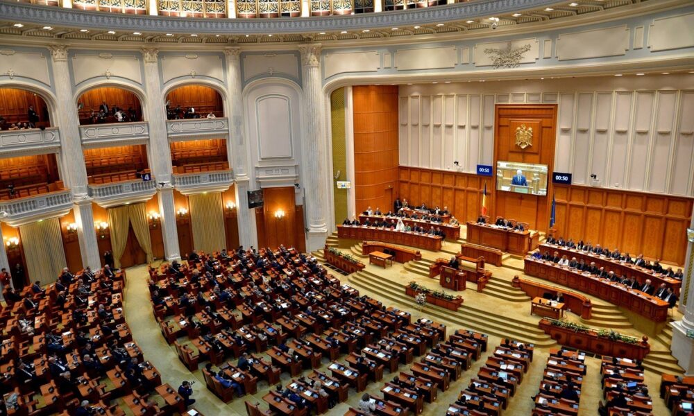 Angajații Parlamentului au protestat iar. 10% nu îi mulțumește