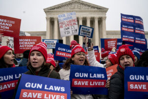 Protest în fața Curții Supreme în ceea ce privește legile pentru arme, Sursa foto NBC News
