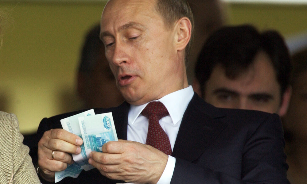 Mai are Rusia suficienți bani să continuie războiul? Cât a cheltuit Putin de la începutul confictului