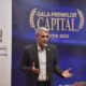 Robert Turcescu pe scena Capital primind premiul