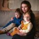 Poveste din spatele Războiului! „Totul a căzut pe mine”: Mamele din Rusia sunt singure, în timp ce tații pleacă în exil