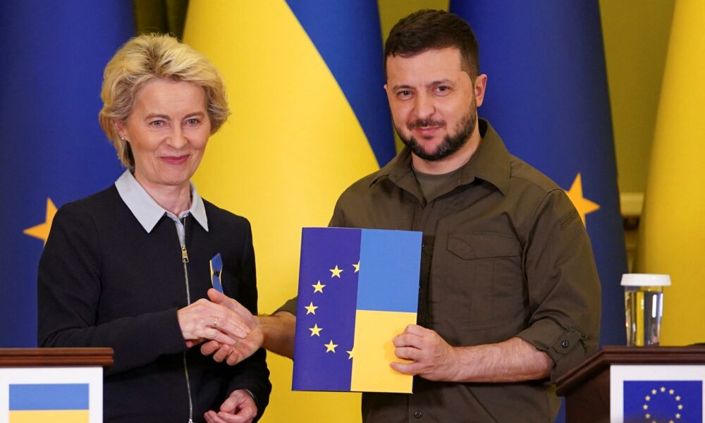 REUTERS: „Parlamentul ucrainean promulgă legile de reformă recomandate de UE”. Zelenski salută dizolvarea unui tribunal din Kiev