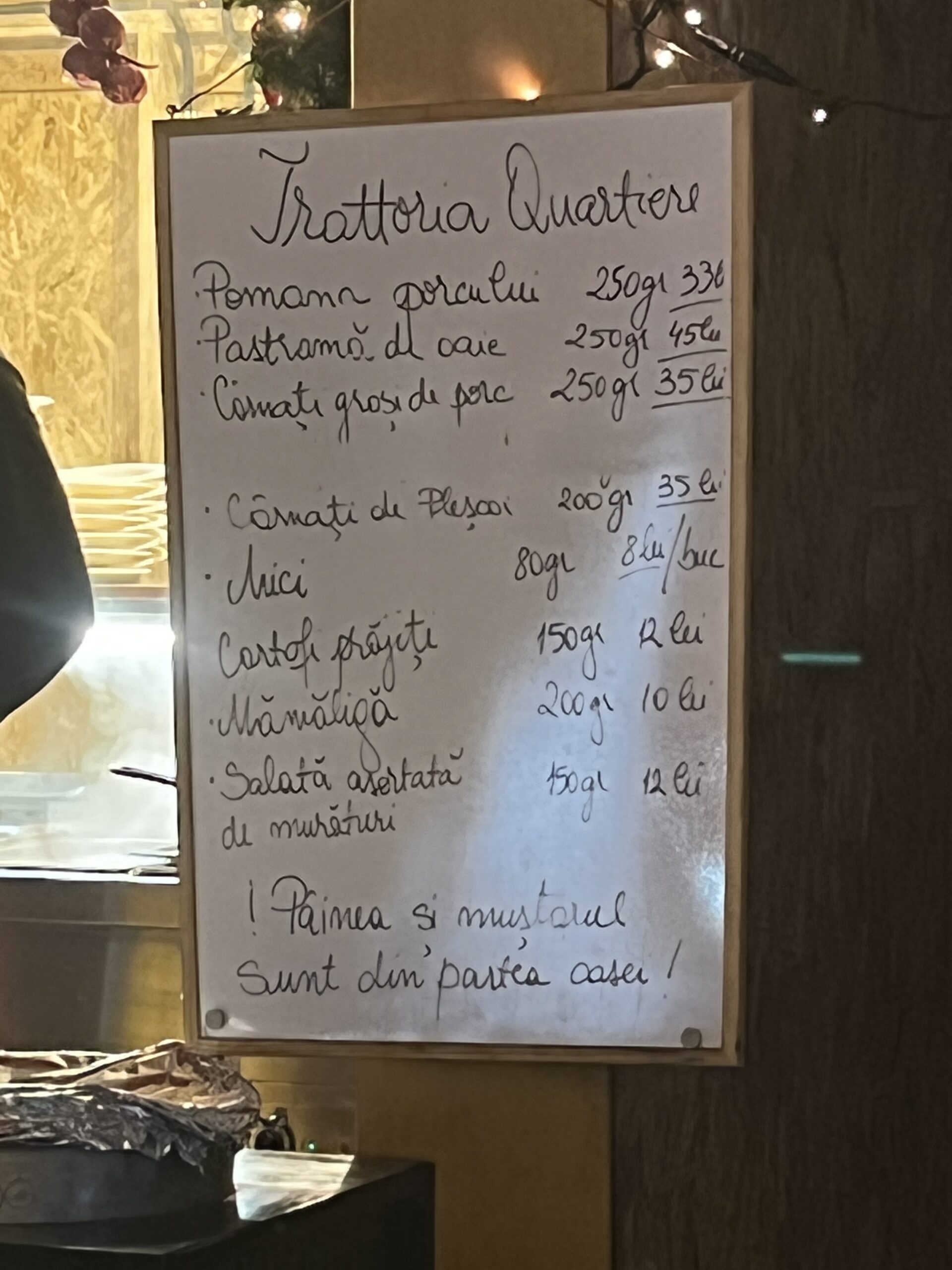 Prețurile preparatelor românești la Târgul din Drumul Taberei. Normal, muștarul se dă gratis! Sursa foto: Claudia Jalbă