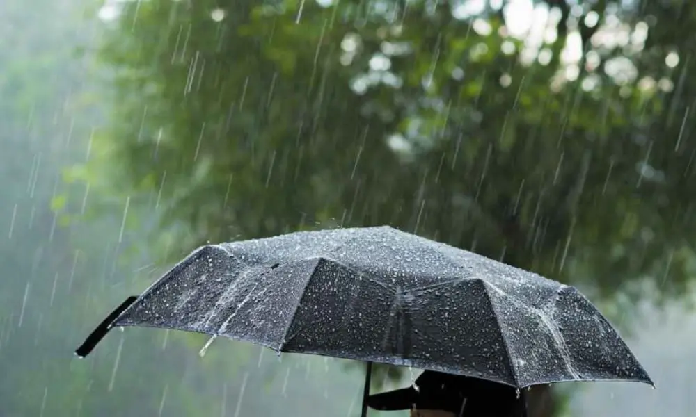 Prognoza meteo, astăzi, 24 aprilie. Se anunță ploi și descărcări electrice