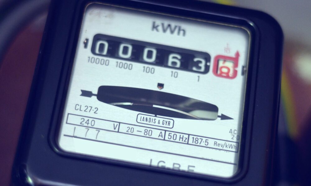 Plafonarea prețurilor la energie, automată pentru majoritatea românilor! Care sunt persoanele exceptate