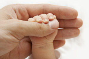 O nouă lege a fost promulgată! Tații primesc 10 zile de concediu paternal