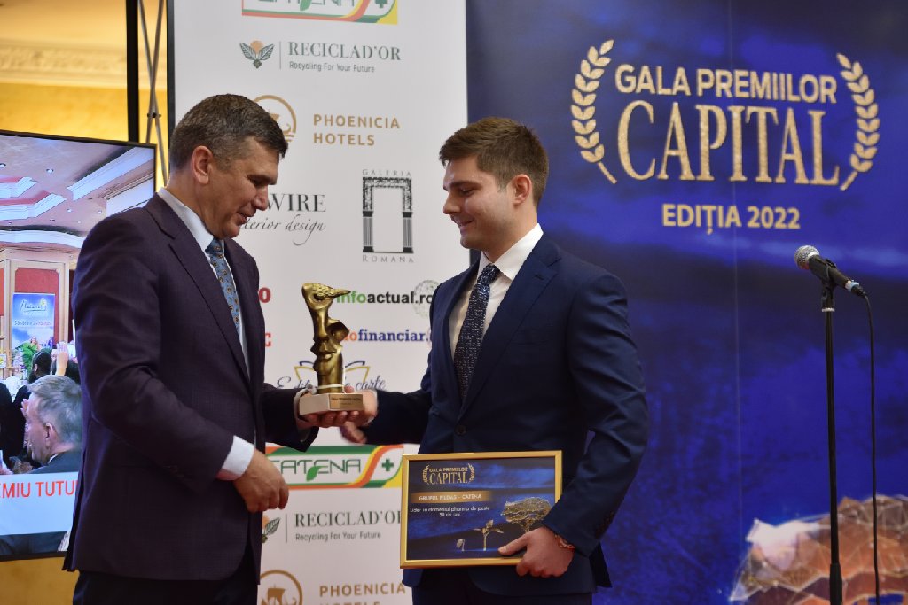 Vlad Alexandru, vicepreședinte algrupului Fildas Catena, a ridicat premiul „Lider în domeniul pharma de peste 30 de ani” (sursă foto: Cristian Velea)