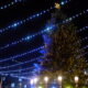 A început sezonul sărbătorilor! Luminițele de Crăciun s-au aprins în mai multe orașe ale țării
