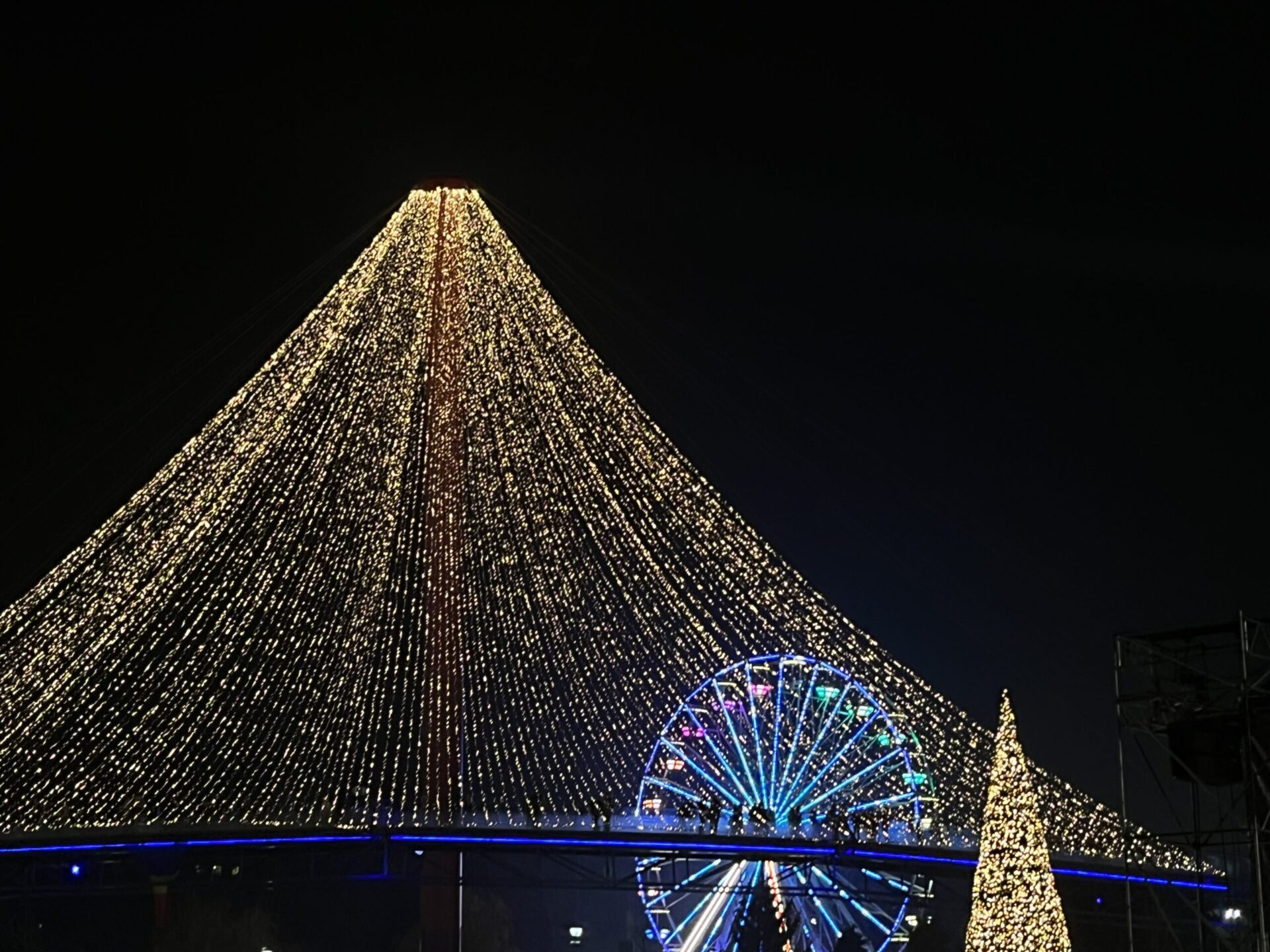 Luminițe în Drumul Taberei. Sursa foto: Claudia Jalbă