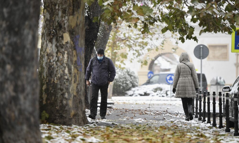 În zonele montane înalte se circulă în condiții de iarnă