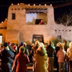 Tradiție mexicană de Crăciun, Pastaroles - piesa de teatru este urmărită de localnici, sursă foto Holidappy