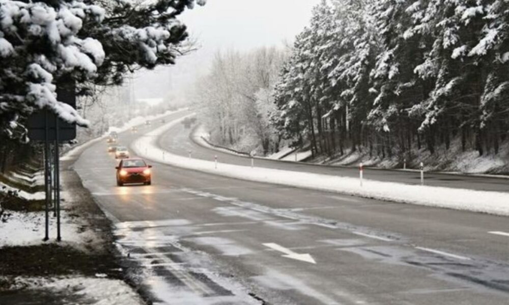 Atenție, șoferi! A fost instaurat Cod galben de polei în 11 județe