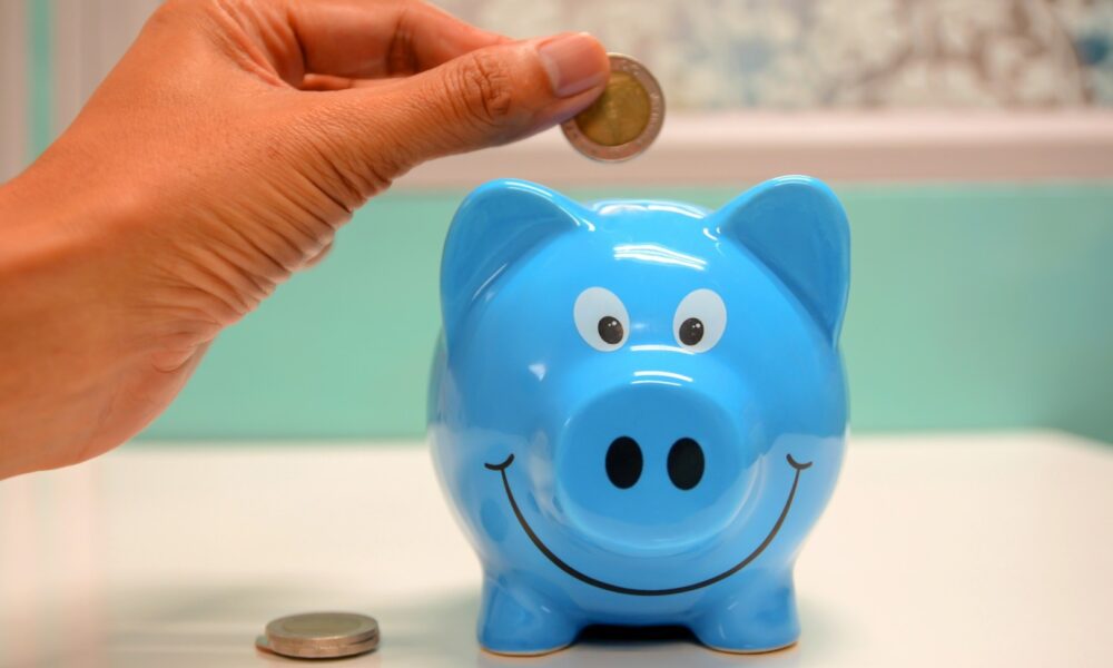 Sfaturi practice! Cum poți economisi eficient bani în 2023
