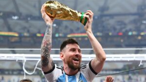 Messi investește în sectoarele cu potențial. O sticlă cu semnătura fotbalistului se vinde cu aproape 500 de euro