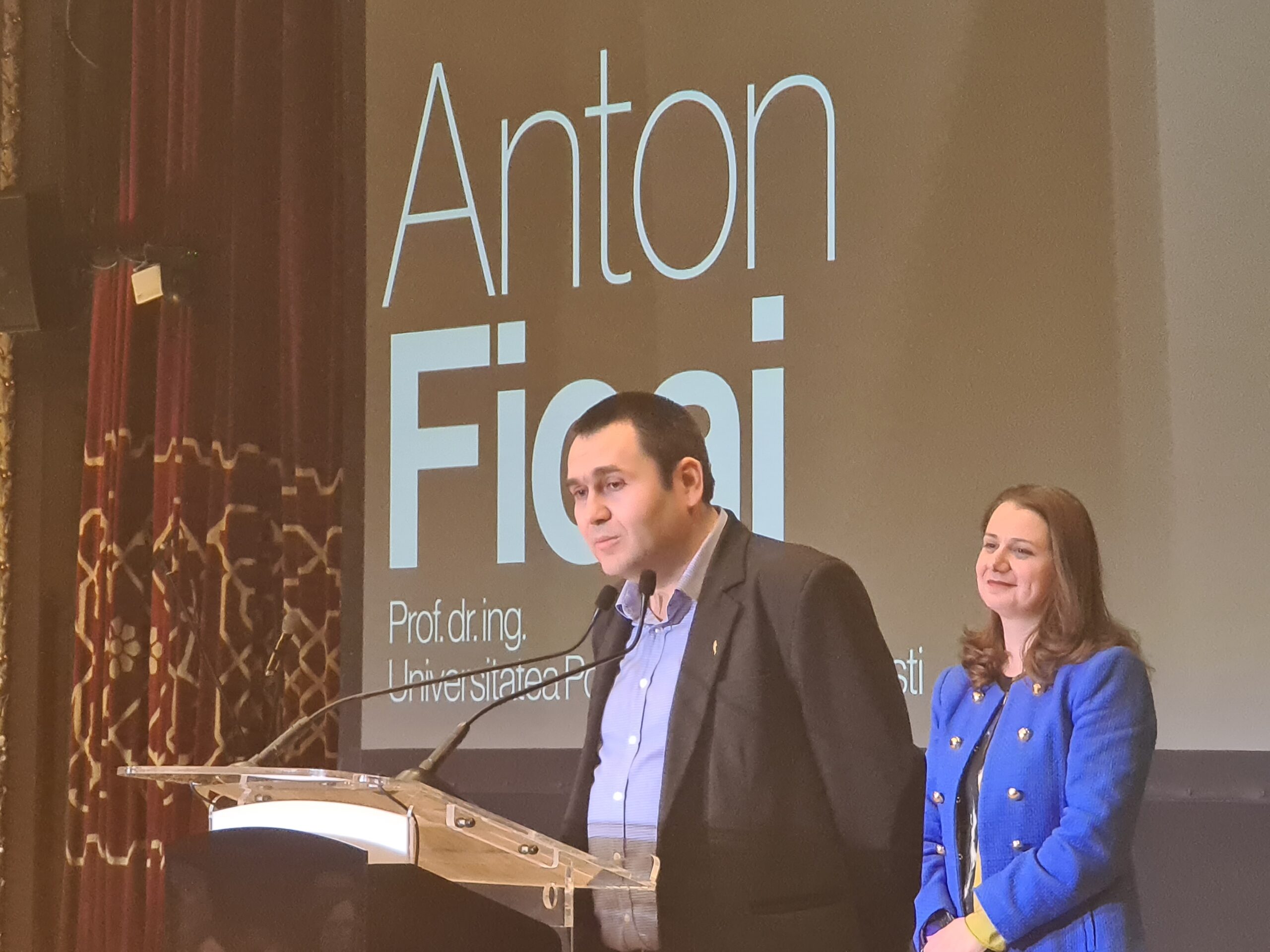 Ministrul Educației, Ligia Deca, a acordat premiul pentru cercetătorului Anton Ficai