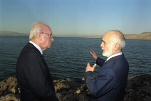 Premierul Itzak Rabin și Regele Hussein al Iordaniei