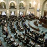 Parlamentul se reunește în sesiune extraordinară pentru a aborda datoria publică a țării
