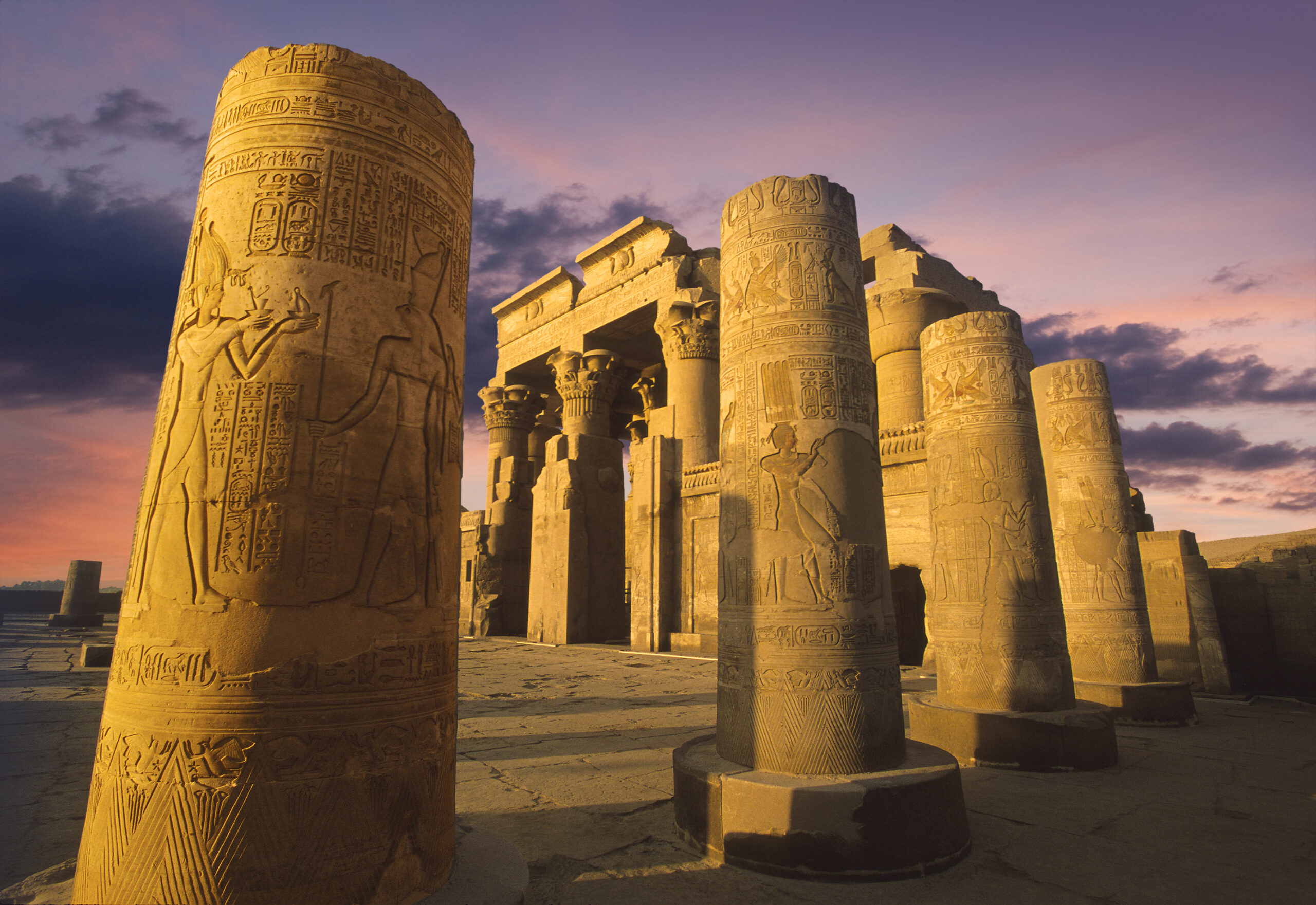 Egiptul a devenit unul dintre centrele intelectuale și culturale ale lumii arabe și islamice, un statut care a fost consolidat la mijlocul secolului al XIII-lea, când armatele mongole au jefuit Bagdadul și au pus capăt califatului abbasid. Templul Kom Ombo, sursa foto dreamstime