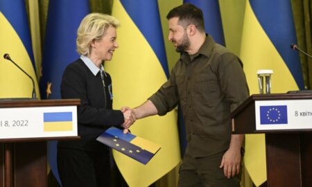 Ursula von der Leyen, președinta Comisiei Europene și Volodimir Zelenski, președintele Ucrainei,
