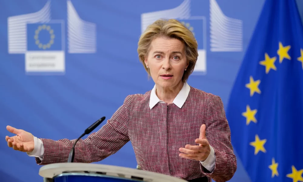 Politico: Ursula von der Leyen nu reușește să ajungă la un acord între Berlin și Bruxelles privind interzicerea motoarelor auto