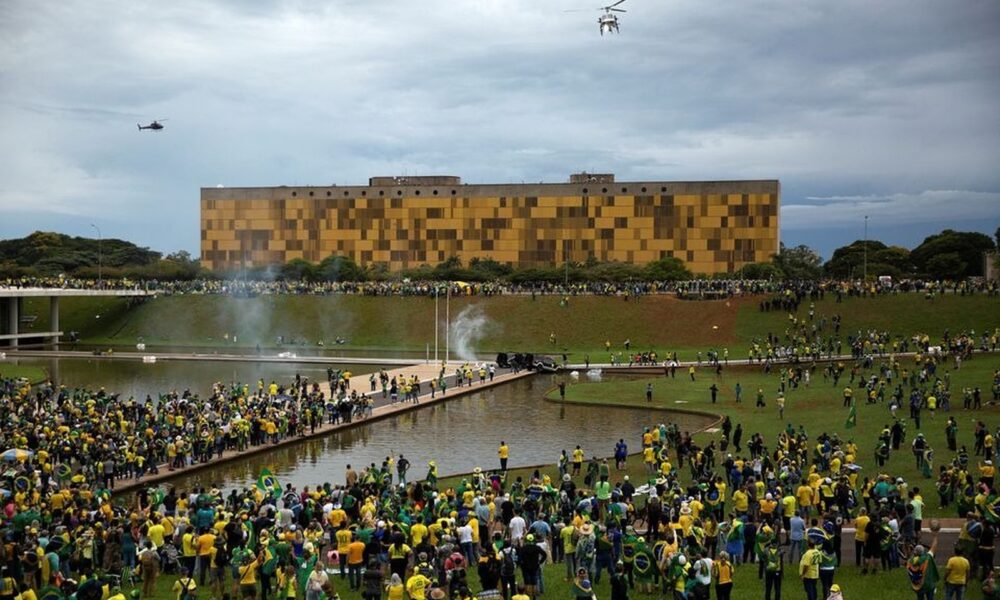 Brazilia investighează revoltele de extremă dreapta din capitală! Bolsonaro este acuzat de instigare