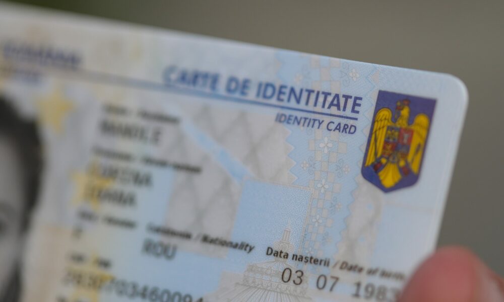 Peste 8 milioane de români vor primi până la sfârșitul anului buletine electronice! Care va fi valabilitatea acestora