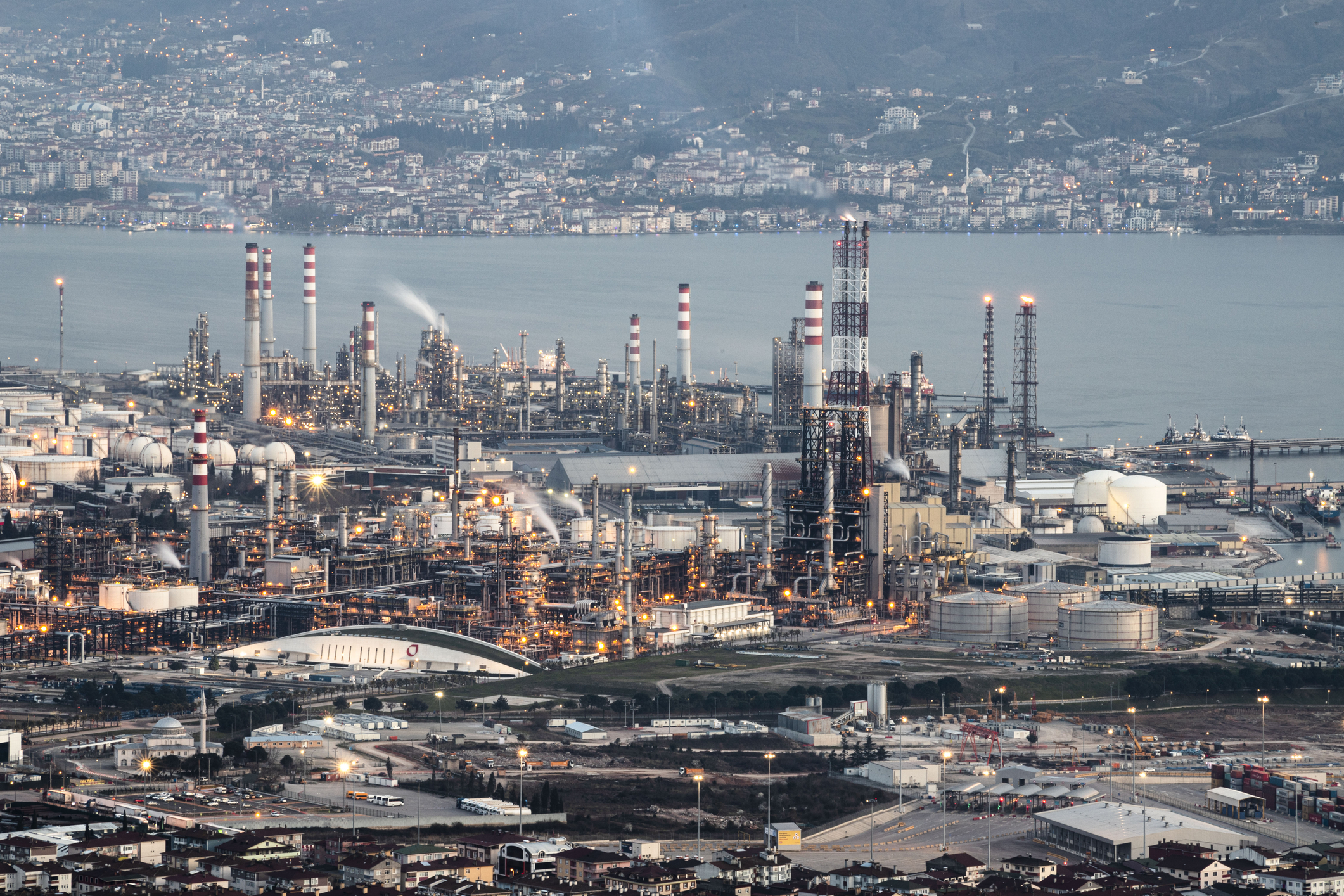 Turcia - 27 mai 2020: Rafinăria de petrol Tupras Izmit. Tupras este cea mai mare rafinărie de petrol din Turcia (sursă foto: dreamstime)