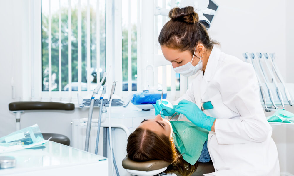 ANAF pregătește controale preventive pentru dentiști! 76% din medicii stomatologi au declarat venituri sub salariul minim
