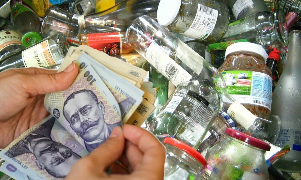 Românii vor avea mai mult de plătit la achiziționarea unui produs cu ambalaj de plastic, sticlă sau metal. Nou sistem implementat din 30 noiembrie