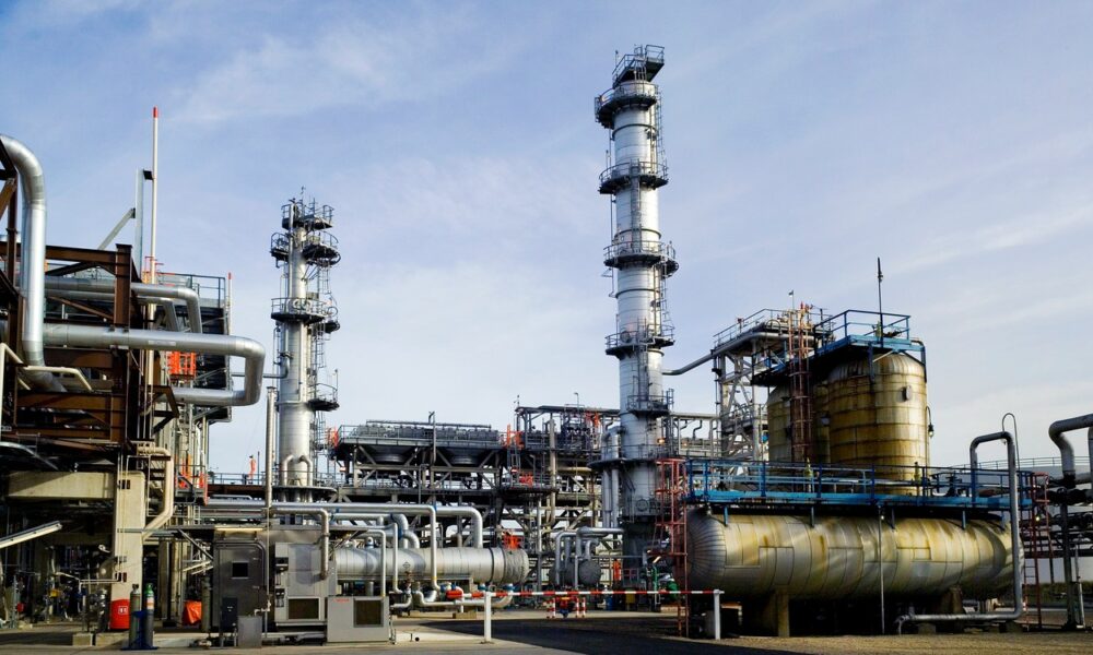 Rusia interzice exportatorilor de petrol să adere la plafoanele de preț occidentale! Ce prevede legea adoptată de Moscova