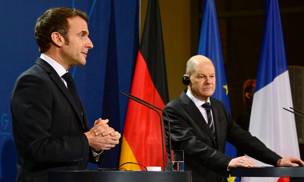 Emmanuel Macron nu exclude posibilitatea de a trimite avioane de luptă Ucrainei! Olaf Scholz se opune categoric