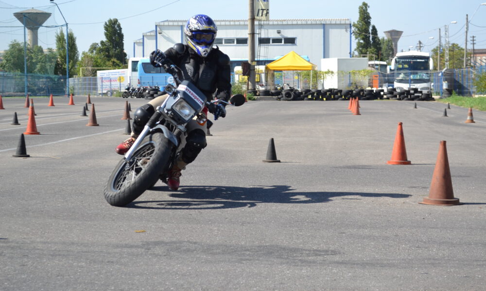 Mai greu de luat, dar mai multe șanse la viață! Schimbări în examenul pentru permisul de motocicletă
