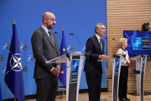 Stoltenberg, Michel și Von der Leyen, Sursă foto: NATO