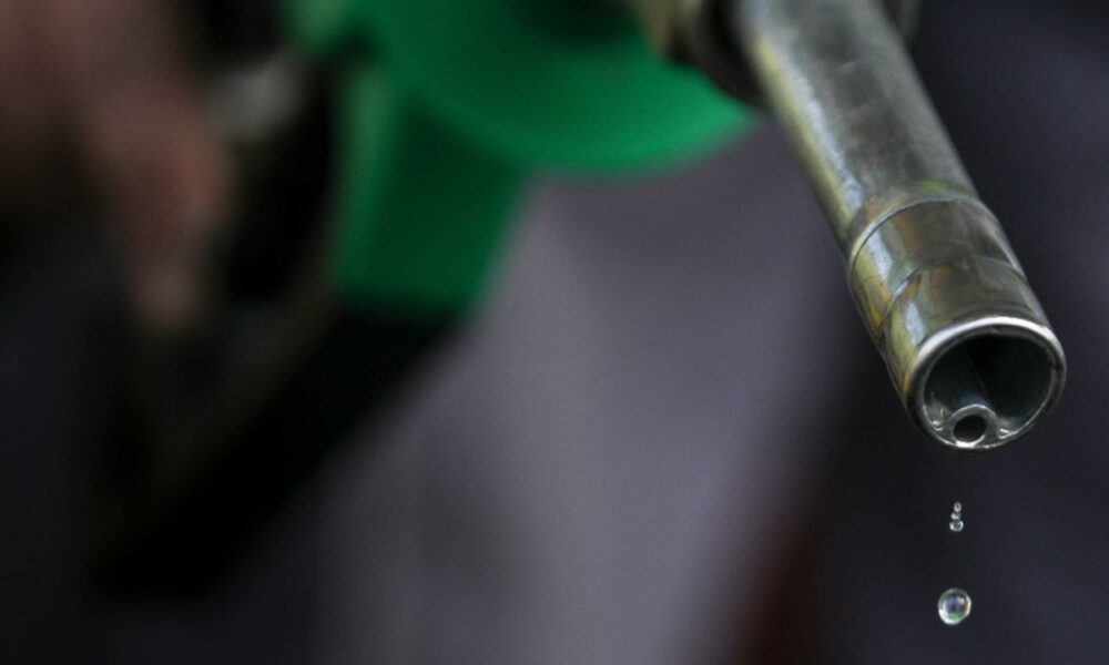„Cursa combustibililor”! Șoferii ungari își cumpără benzină și motorină din România sau Slovacia pentru a economisi bani