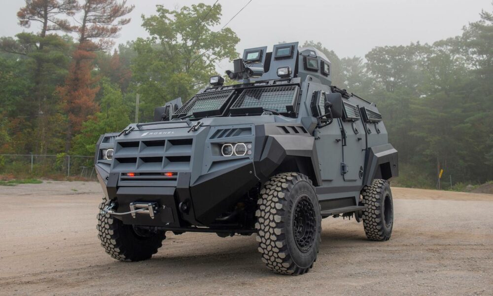 Armata ucraineană se modernizează. Canada trimite Kievului 100 de vehicule blindate Senator