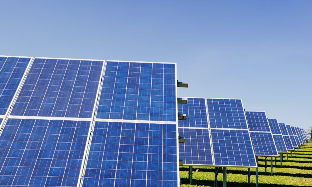Primăriile din țară dau lovitura cu panourile fotovoltaice