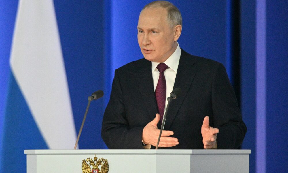Vladimir Putin îi duce dorul lui Emmanuel Macron! Moscova deplânge faptul că pe liderul de la Kremlin nu-l mai sună nimeni